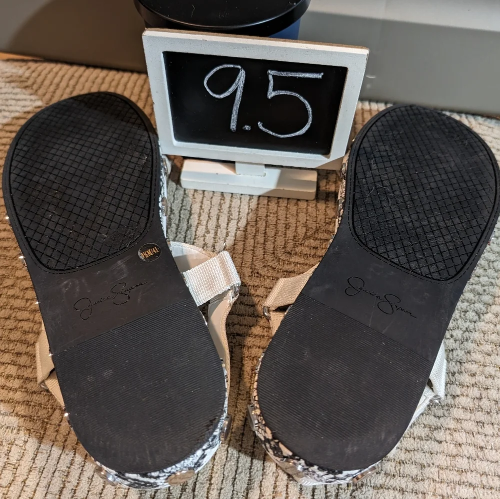 Jessica Simpson 9.5 white‎ platform comfy strappy sandals studded snakeskin wrap